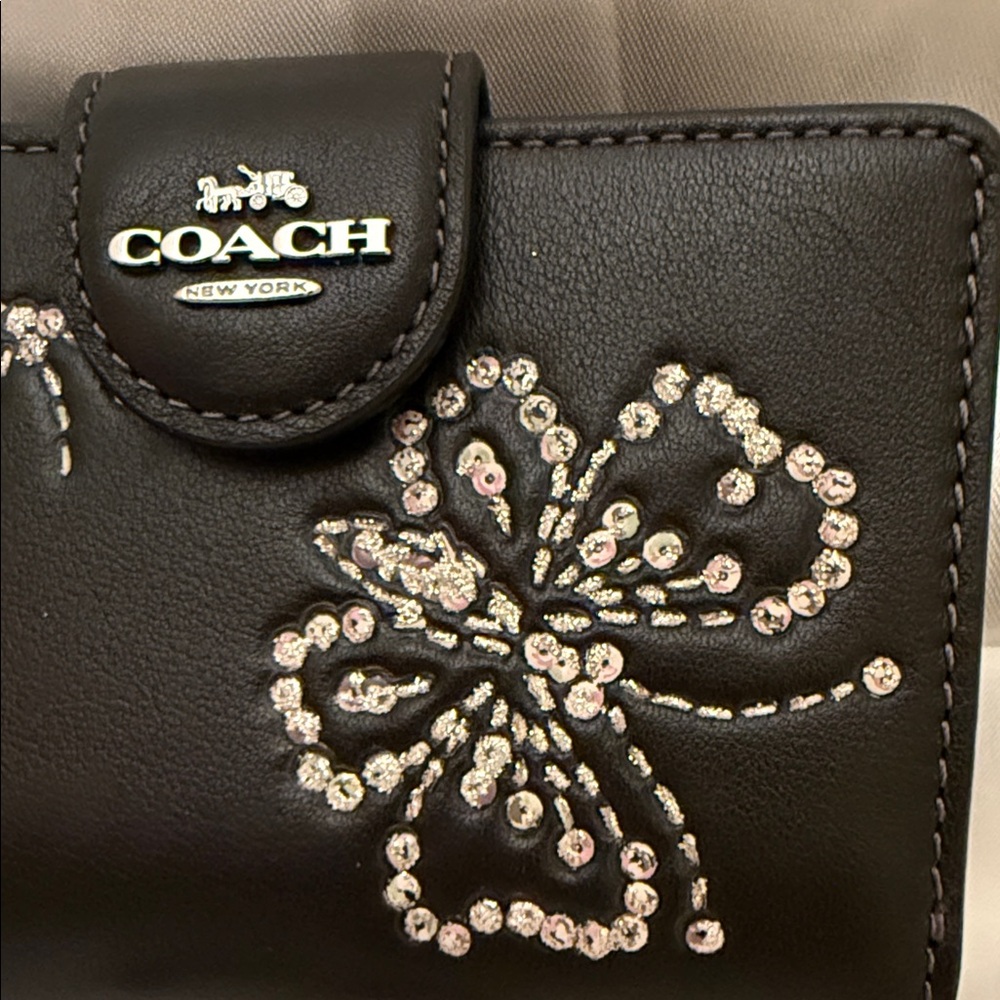 🖤🩶Coach NWT Medium Corner Zip Wallet With Silver‎ Sparkling Butterfly Print - Picture 7 of 8